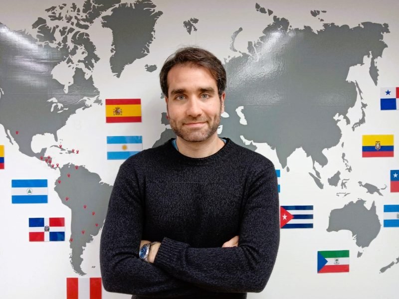 HOLA SPANISH 創辦人